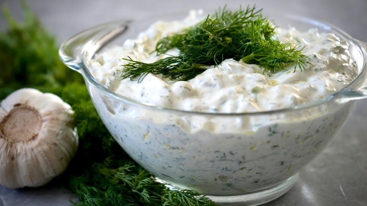 Дієтологи розповіли, чим зправити новорічні салати замість майонезу