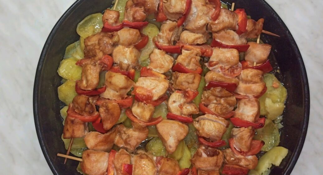 Бюджет обмежений і вдома курка, що вже набридла: новорічні шпажки з секретом – справжній шедевр 