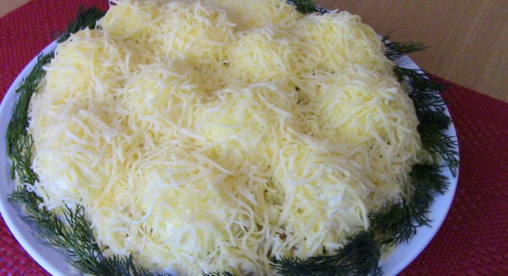 Салат “Сугроб” – головна прикраса на столі з 31 на 1: новорічний рецепт на всі роки 