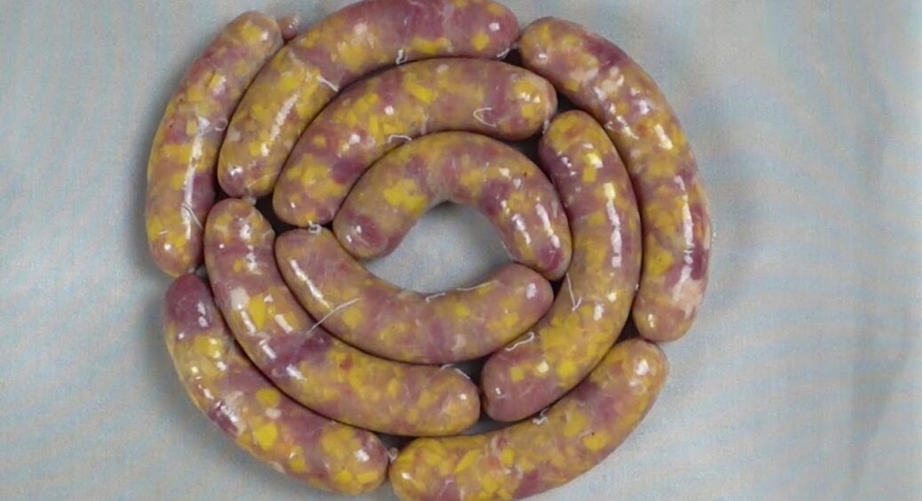 На Закарпатті домашню ковбасу роблять лише з 2 видів м’яса: інші не тримають форму 