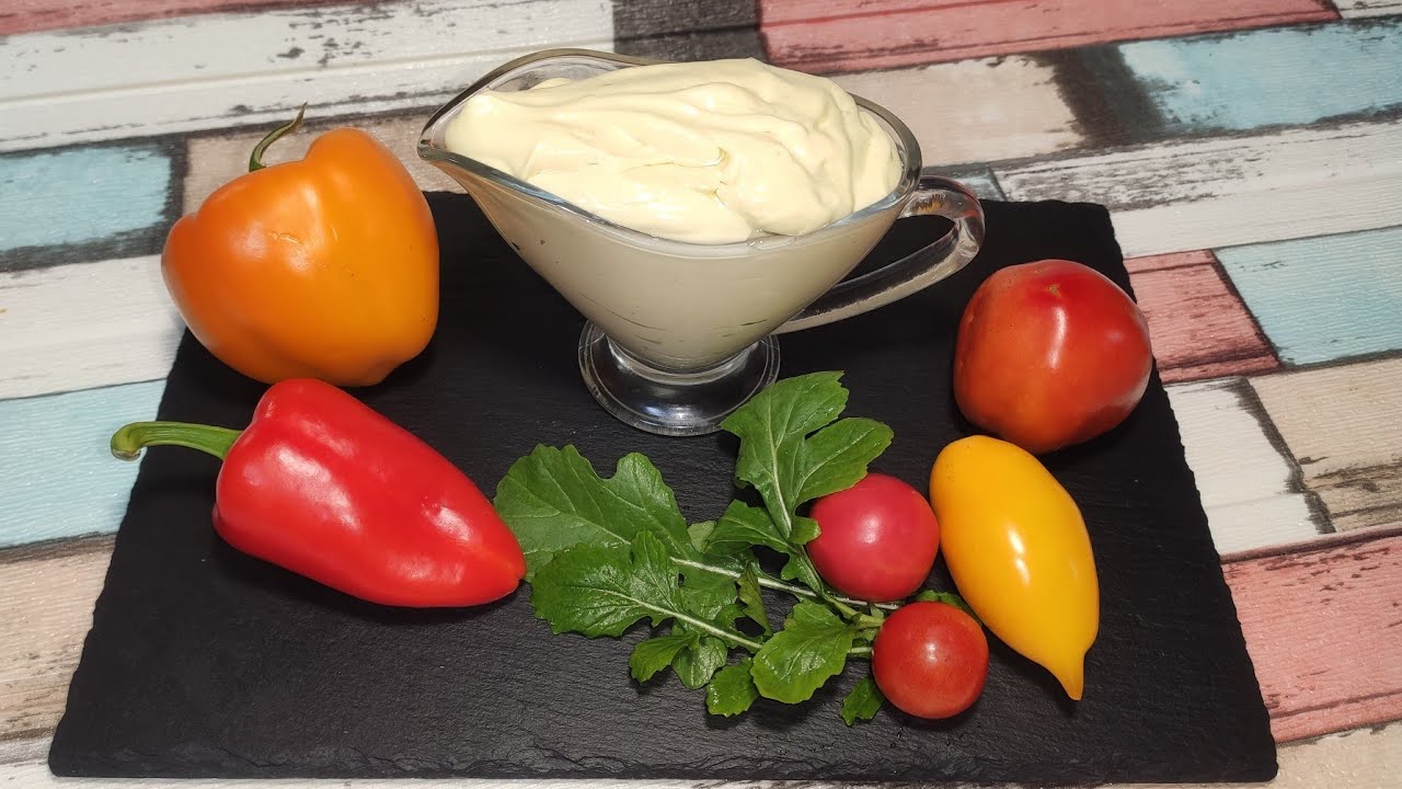 Експерти назвали 2 інгредієнти, які не можна додавати в салати