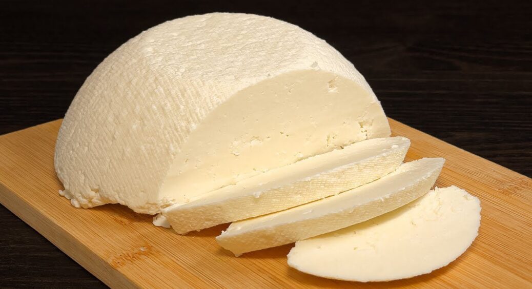 Домашній сир без зайвих заморочок: час приготування напрочуд недовгий – і клопоту 0 
