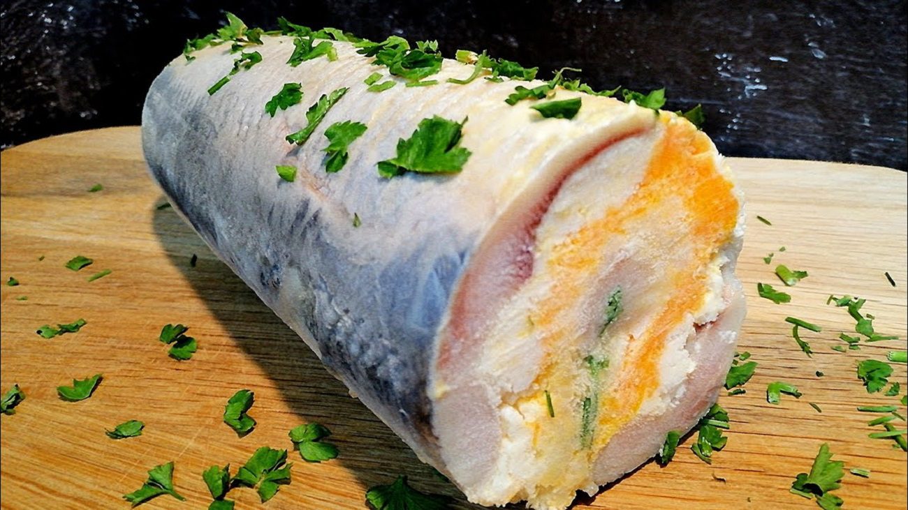 Рецепт смачного і ніжного рулету з оселедця на новорічний стіл