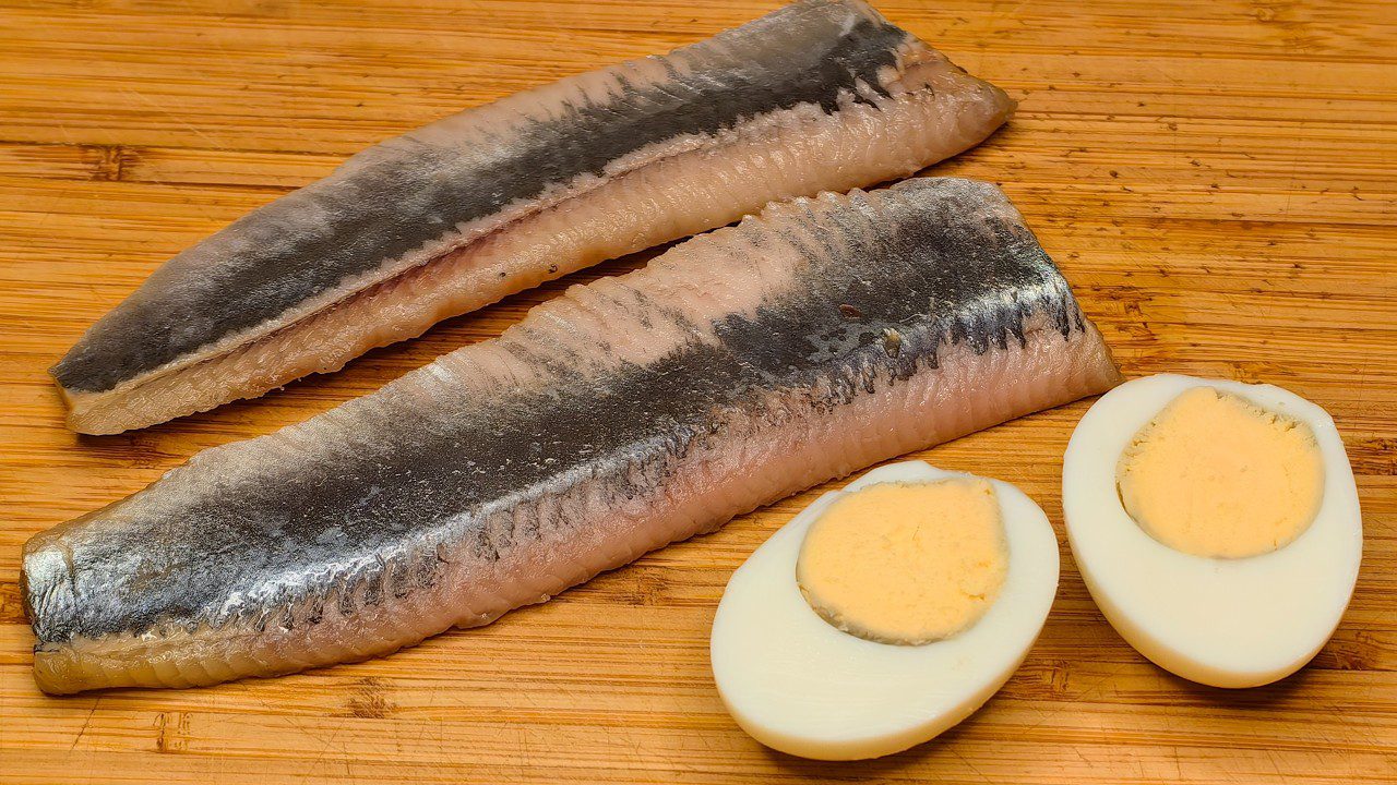 Рецепт багатошарового салату з картоплі та оселедцю