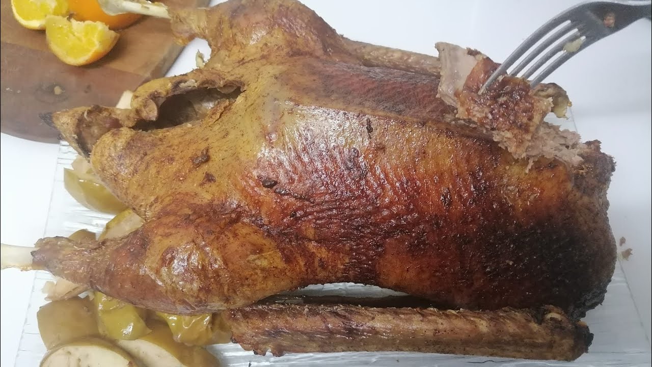 Експерти розповіли, як приготувати розсіл для маринації гуски перед запіканням