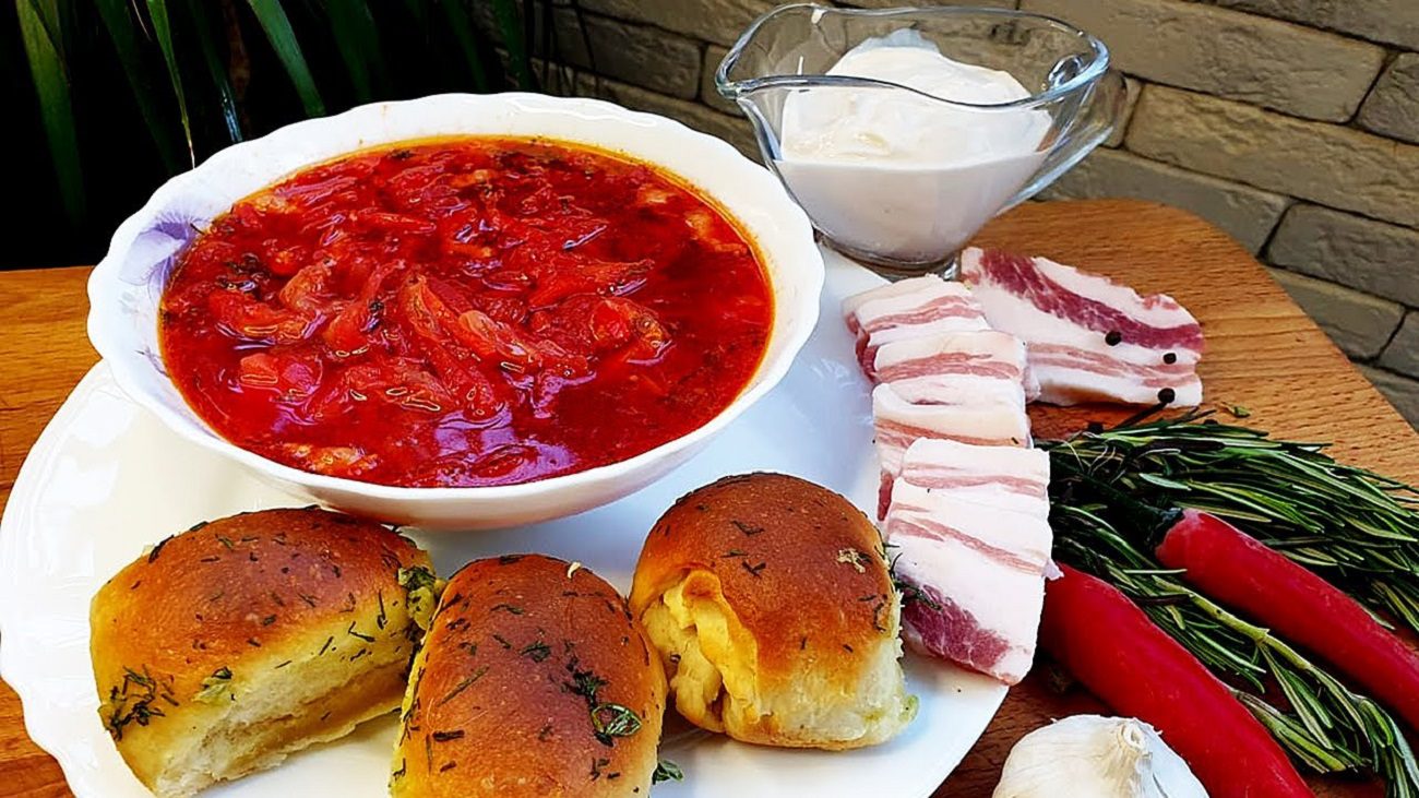 Кулінари розповіли, як зробити червоний борщ ще смачнішим