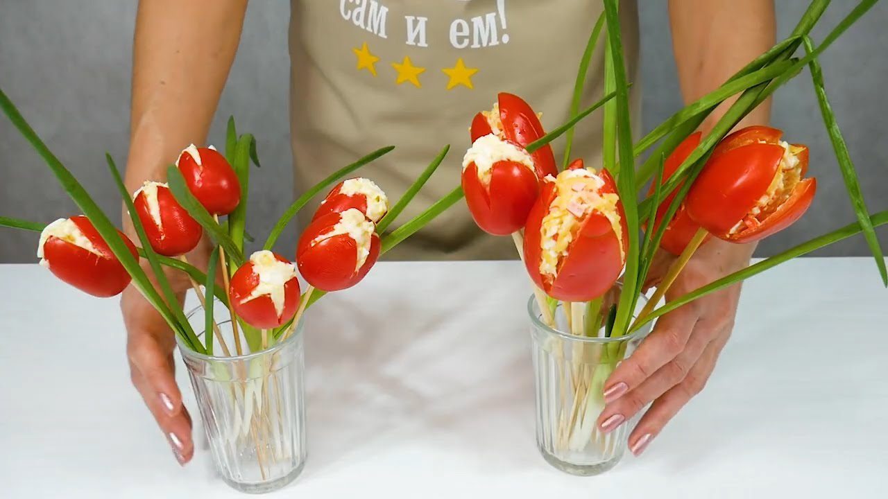 Святкова закуска Тюльпани з помідорів та сирної начинки