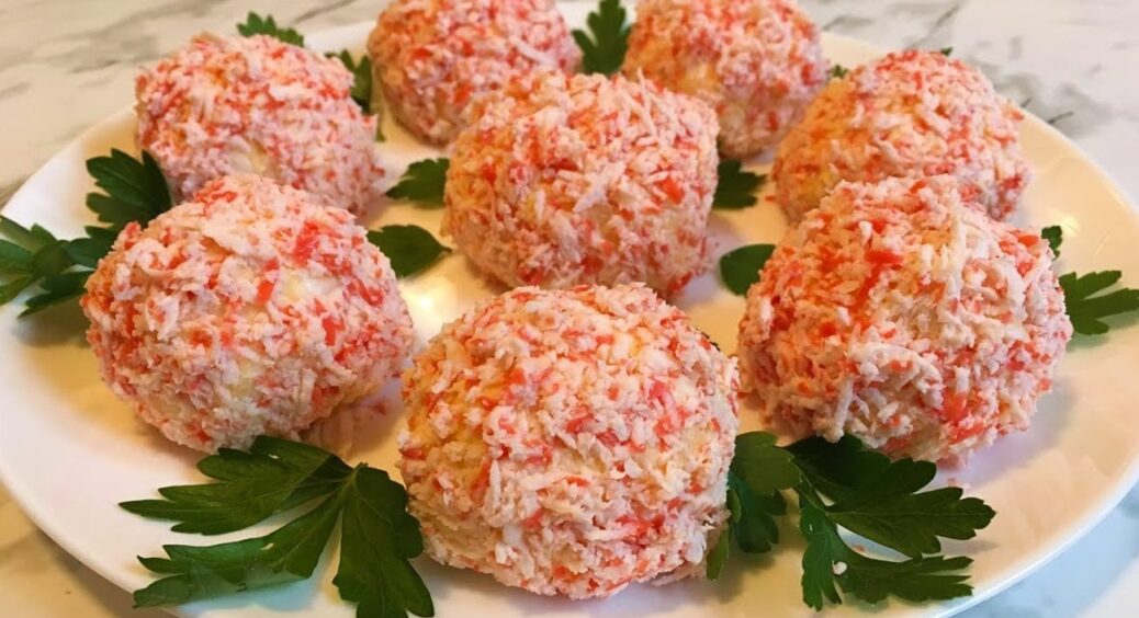 Швидше, ніж зробити бутерброд: шикарна порційна закуска “Сніжки” з крабовими паличками 