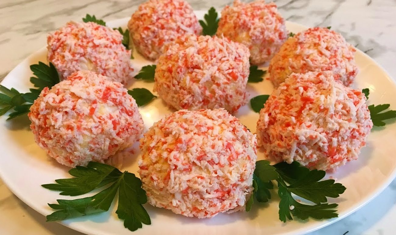 Рецепт смачної і ніжної закуски з крабових паличок на новорічний стіл