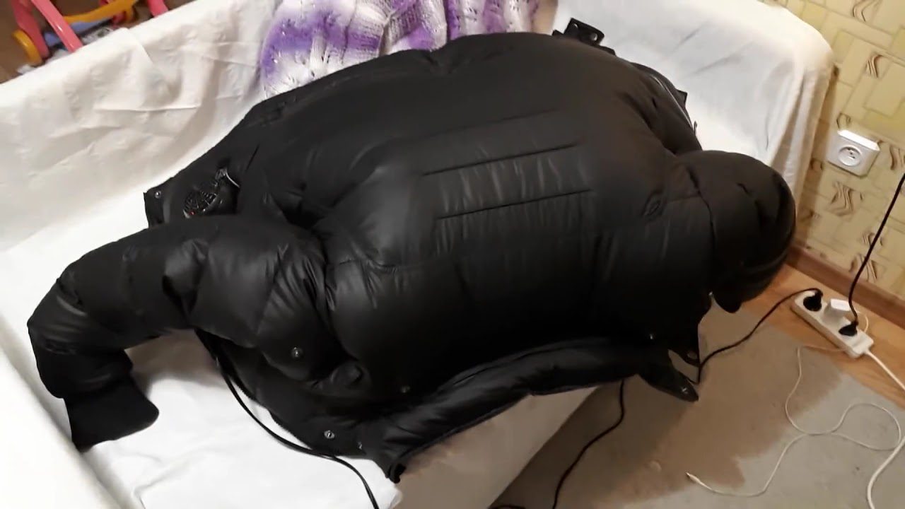 Як розгладити пуховик, який після прання збився в грудочки