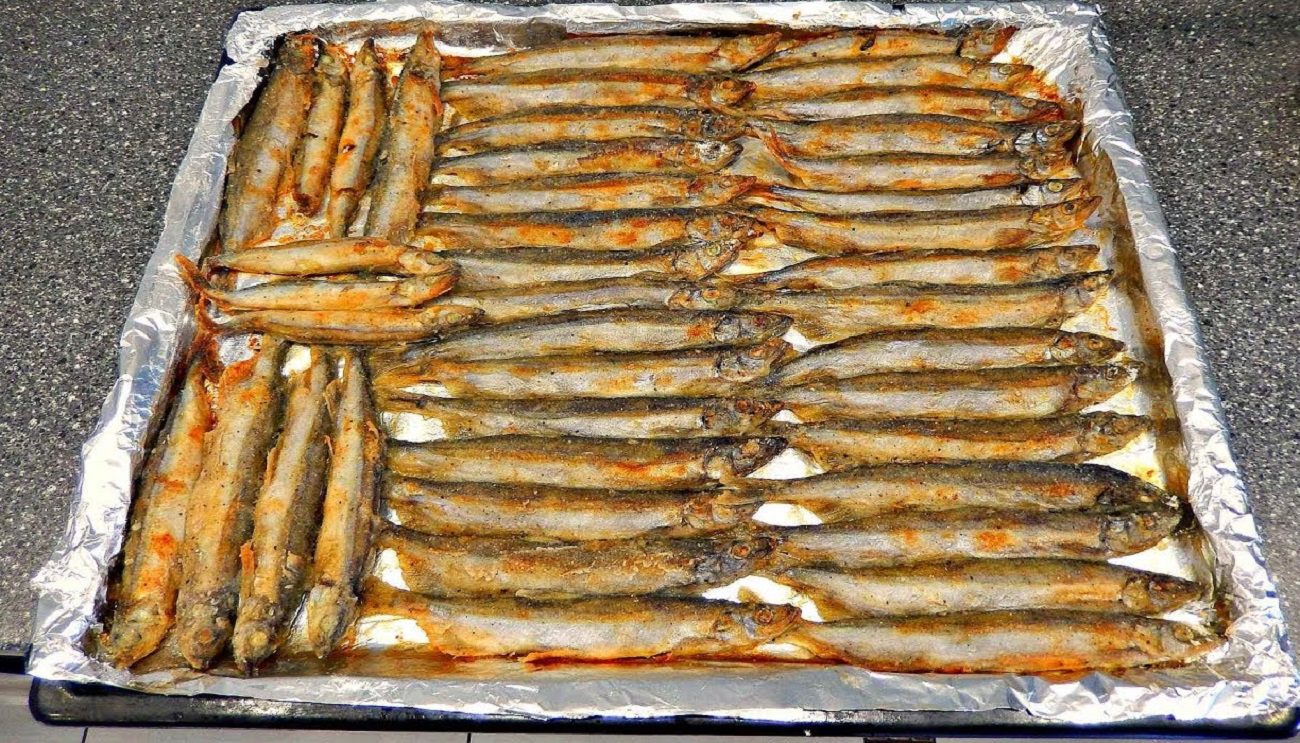 Кулінари розповіли, як смачно приготувати мойву у духовці