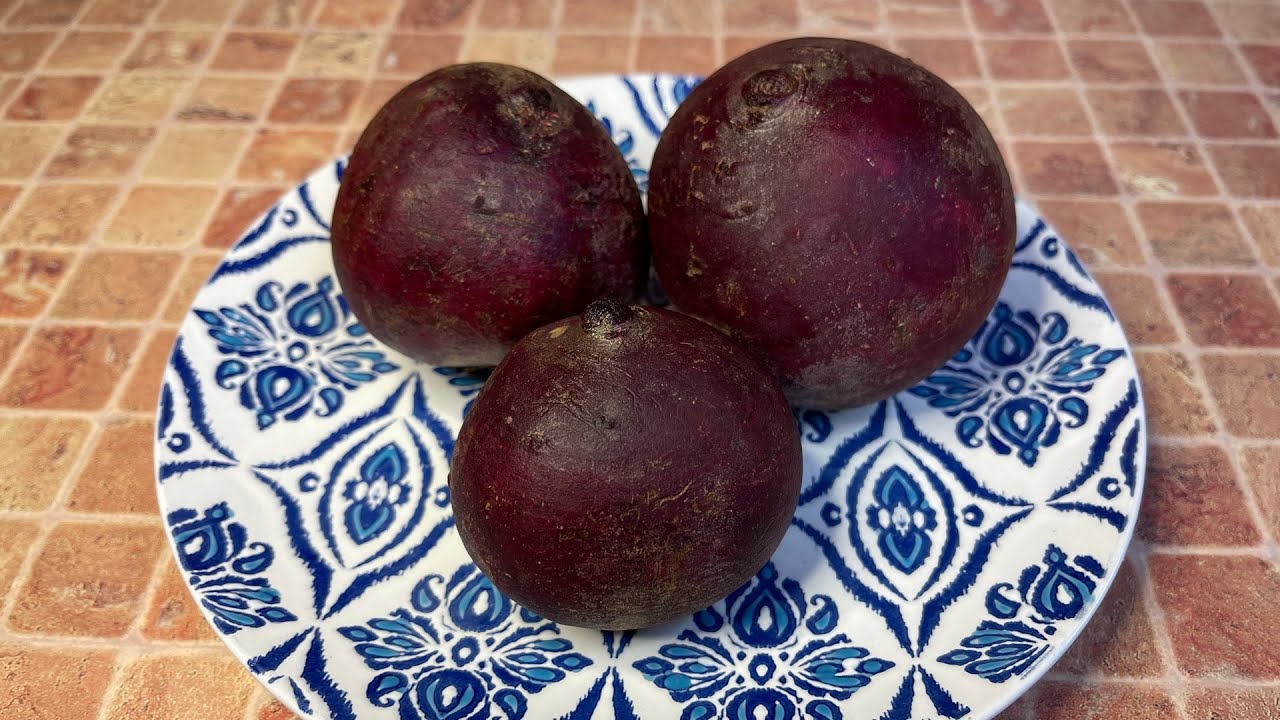 Рецепт святкового салату з буряка та плавлених сирків