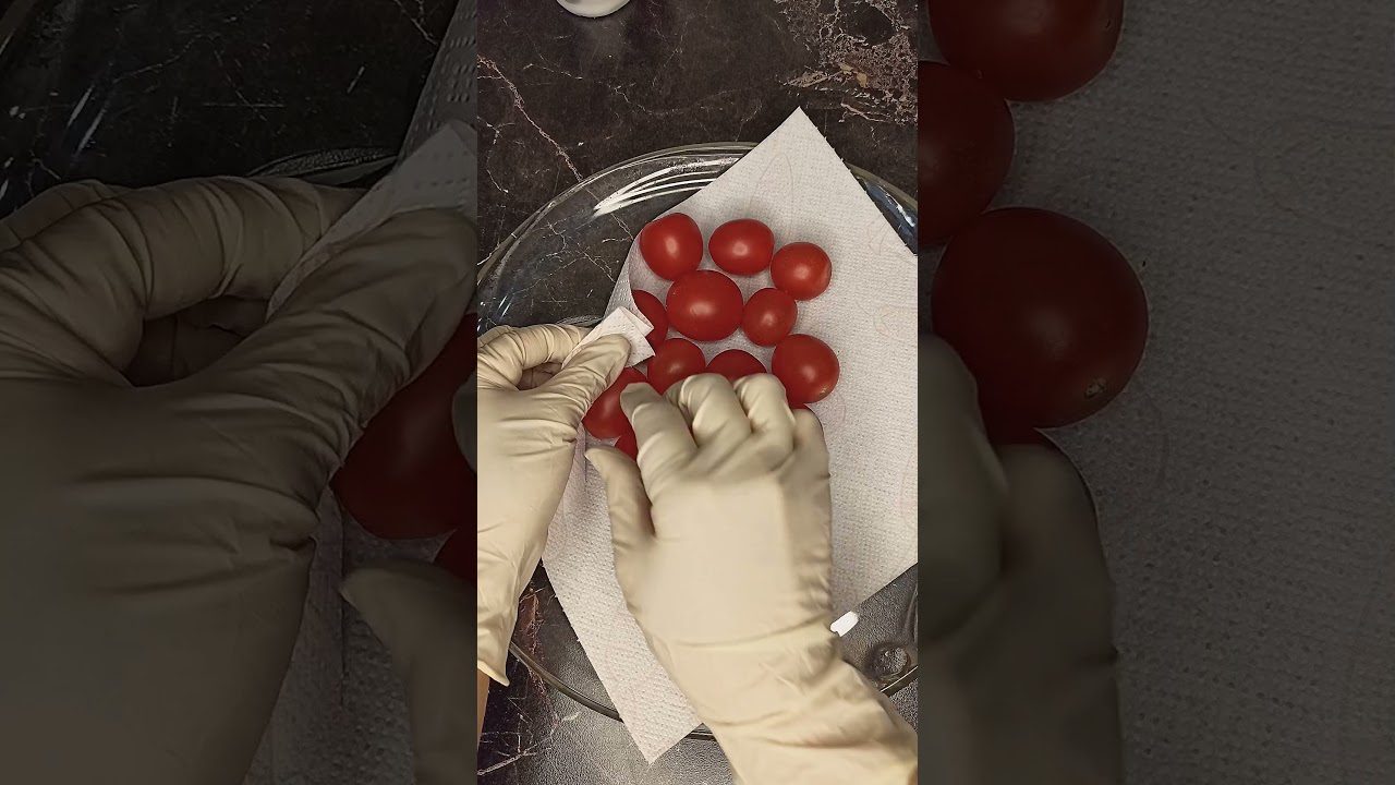 Святкова закуска Тюльпани з помідорів та сирної начинки