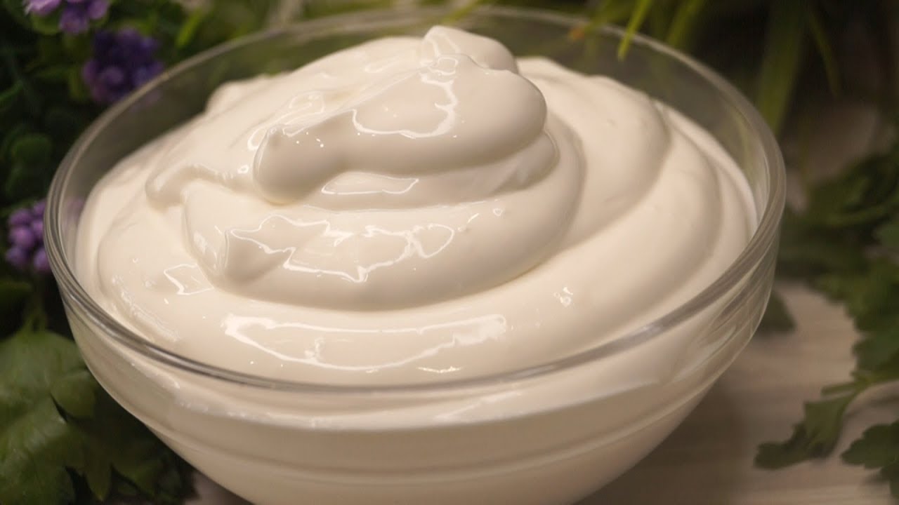 Кулінари розповіли рецепт сметанного соусу, який замінює майонез