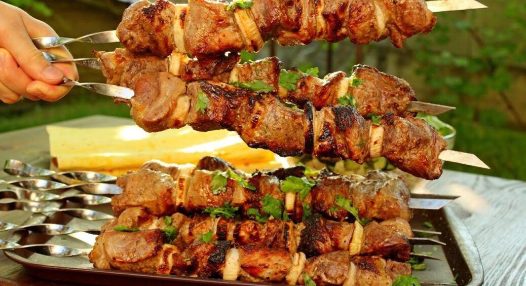 М’ясо просто тане у роті: домашній шашлик у духовці з димком — дуже швидко, і заморочок 0 