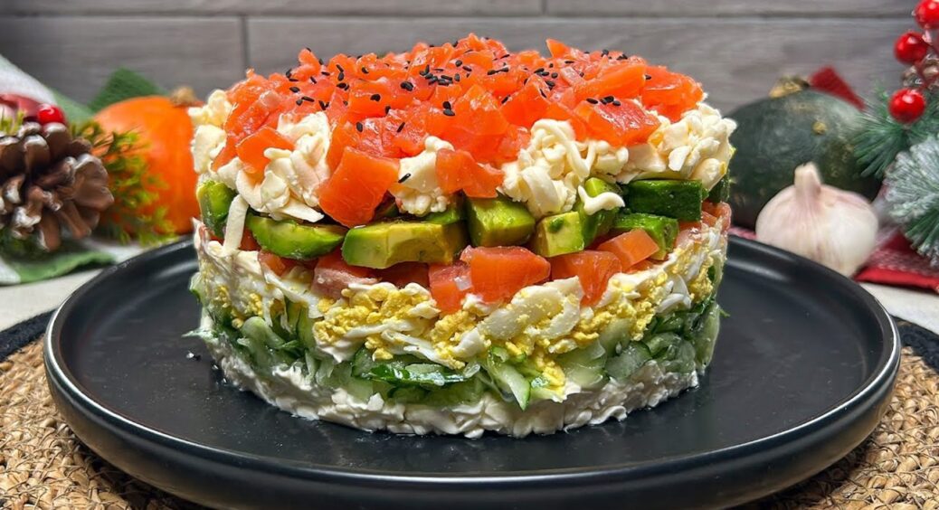 Ситний і дуже смачний: салат на Новий рік 2026 з червоною рибою і майонезом — вишуканий смак 