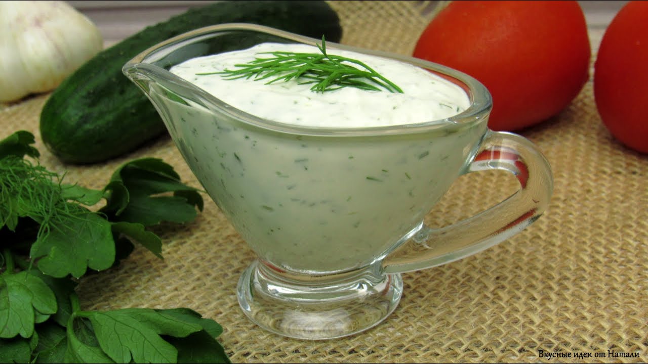 Кулінари розповіли рецепт сметанного соусу, який замінює майонез