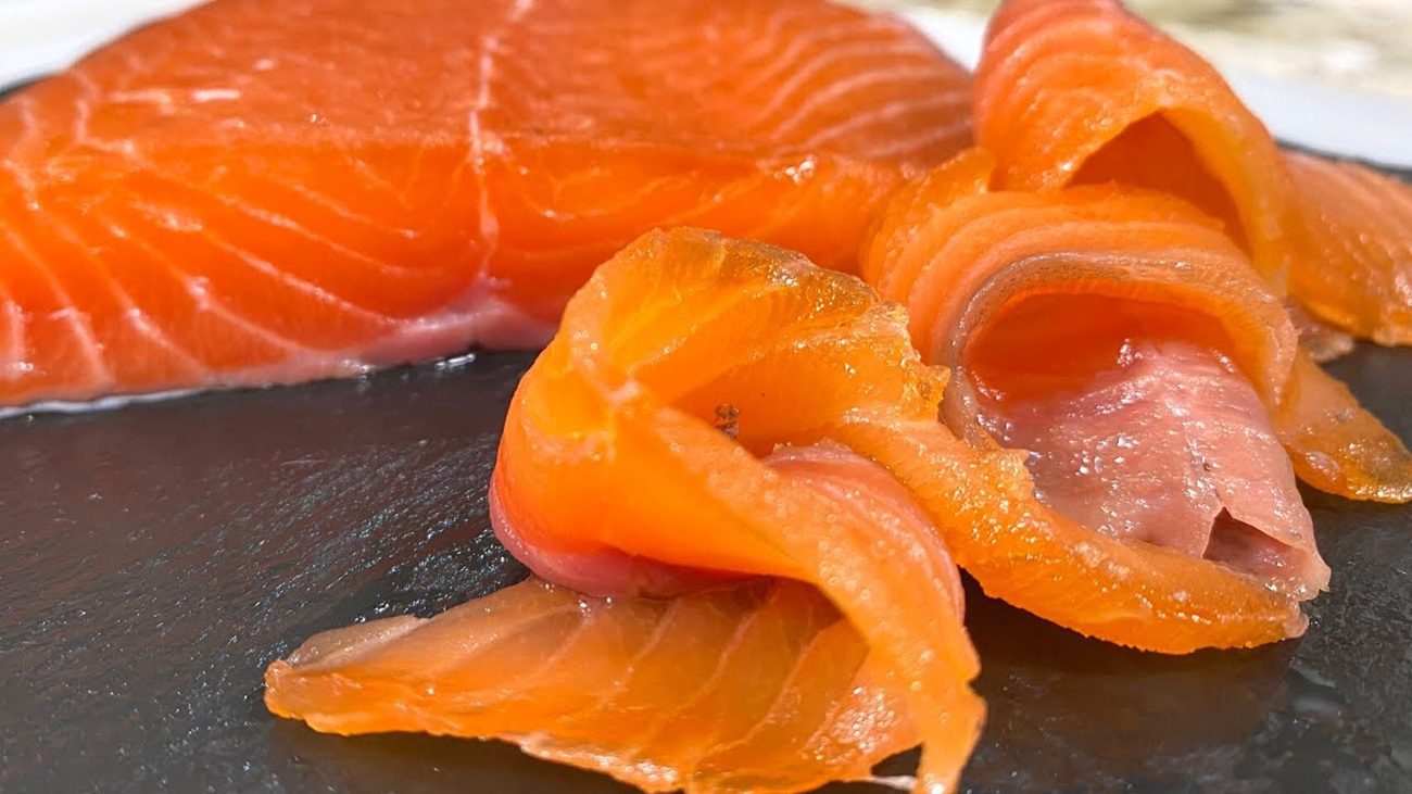 Кулінари розповіли, як засолити червону рибу в домашніх умовах