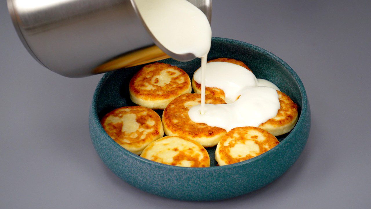 Кулінарні експерти розповіли, як приготувати ідеальні сирники