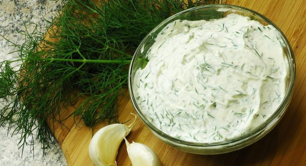 Майонез відпочиває: рецепт сметанного соусу по-одеськи – інгредієнтів 3, а пальчики оближеш 