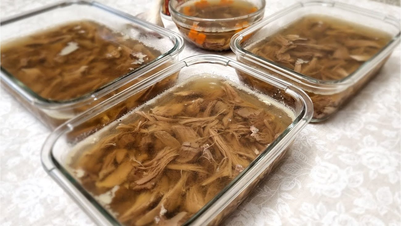 Кулінари назвали новорічні страви, які можна приготувати за день до свята Кулінари назвали новорічні страви, які можна приготувати за день до свята