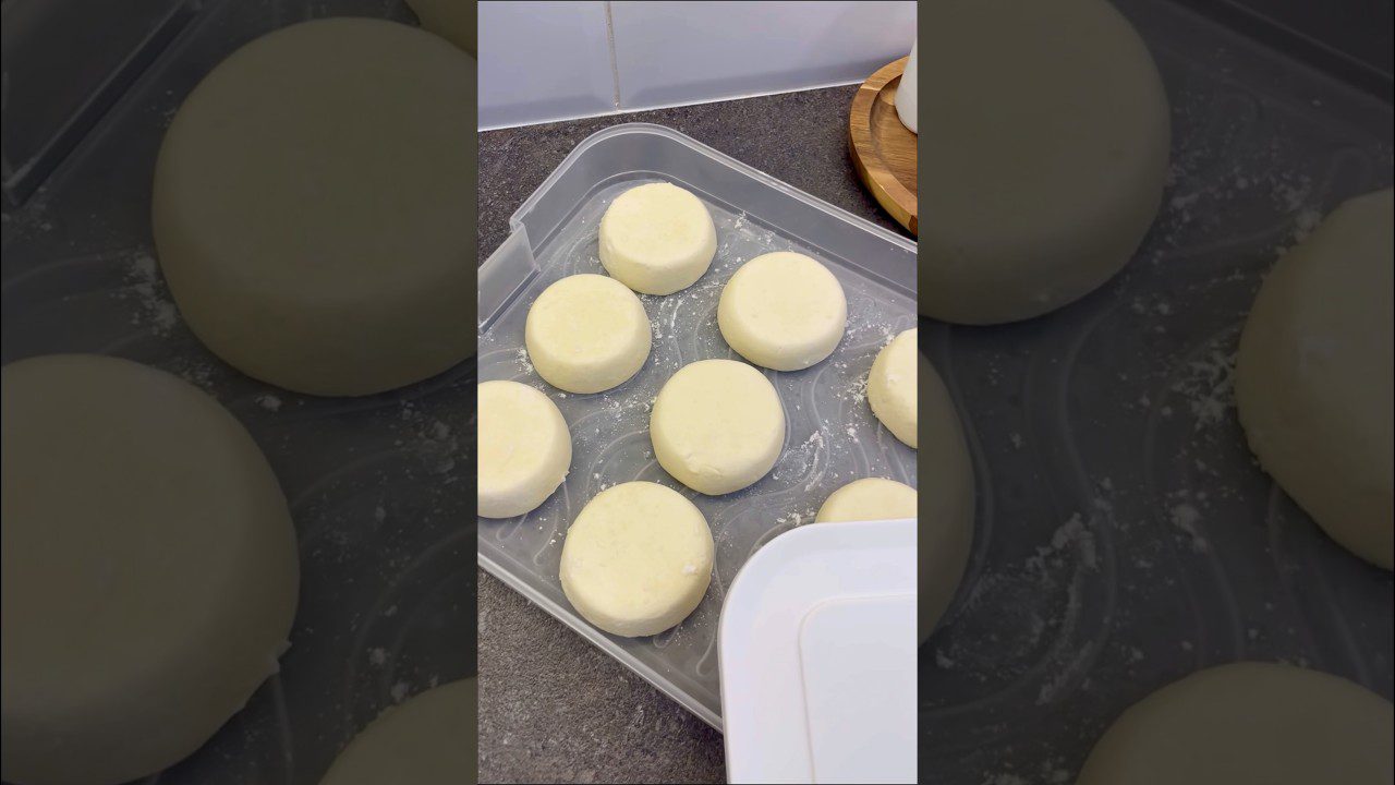 Кулінарні експерти розповіли, як приготувати ідеальні сирники