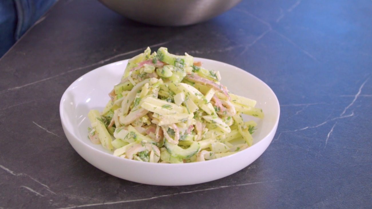 Рецепт салату з кальмарами та яблуком замість Крабового на Новий рік