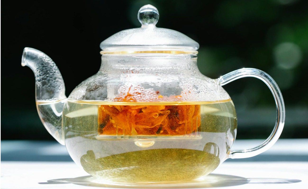 Експерти розповіли, що можна додати до чаю, щоб посилити смак та аромат