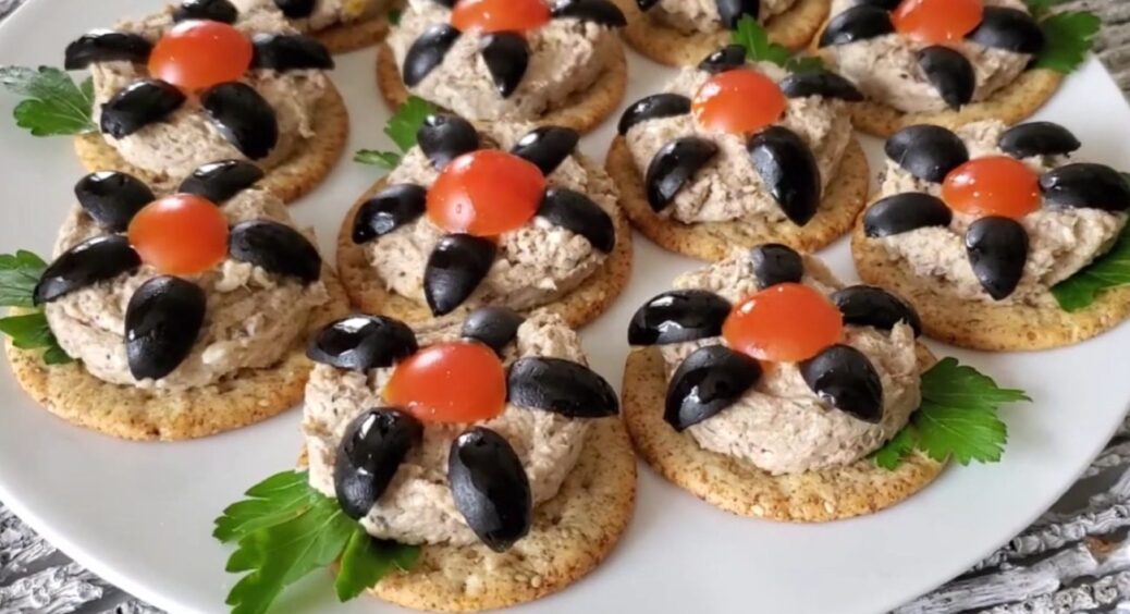 Ситна рибна закуска за 5 хвилин без зайвого клопоту. І червона ікра не потрібна 
