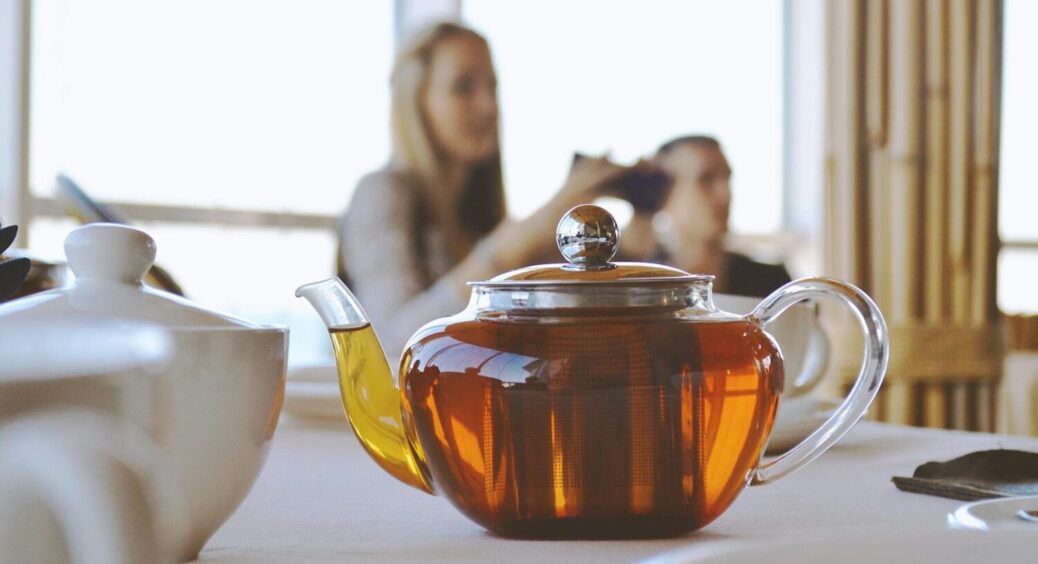 Навіть найдешевший чай стане елітним напоєм: киньте в заварник 1 дрібку цієї спеції для аромату 