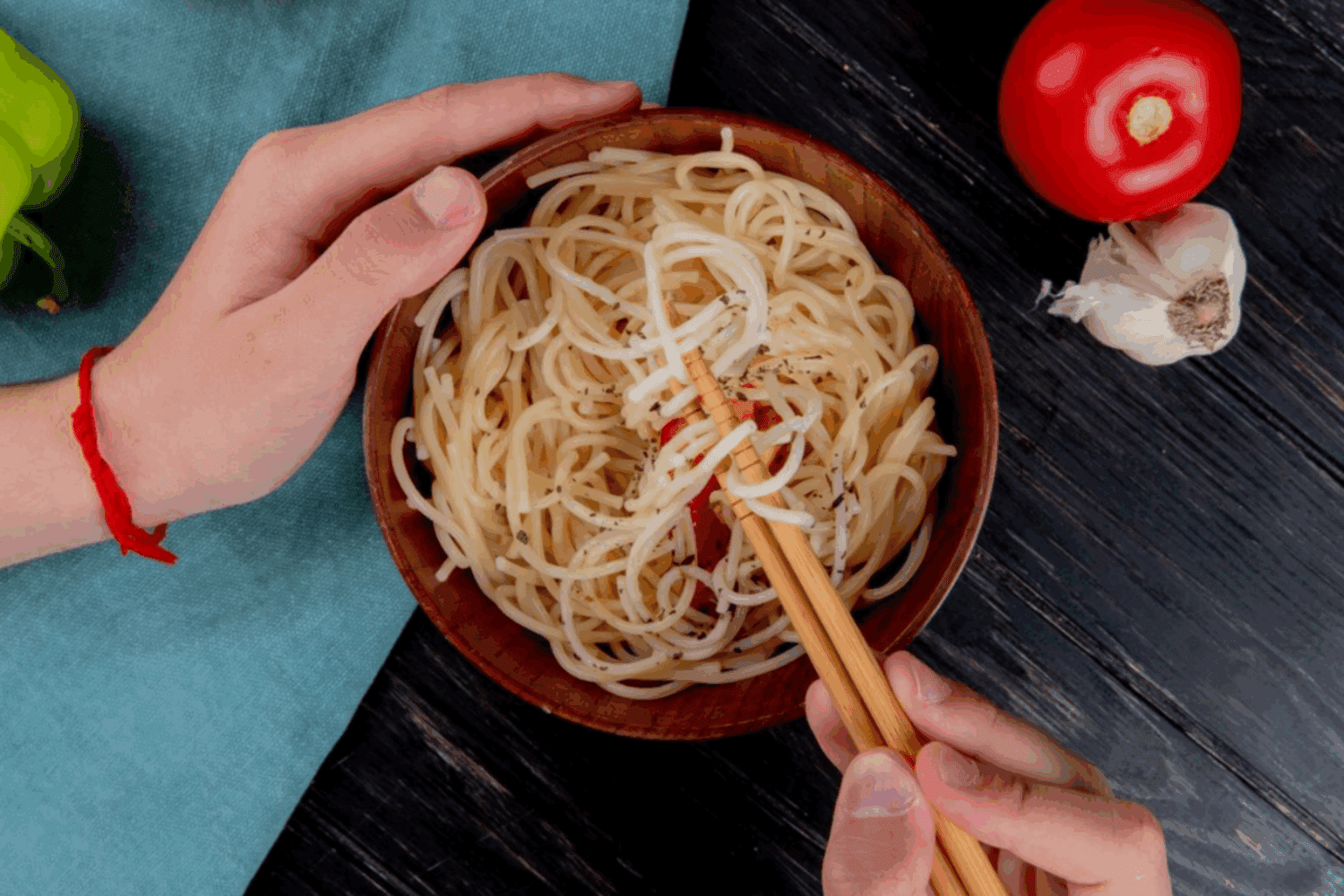 Кулінари розповіли, як зробити локшину швидкого приготування смачною