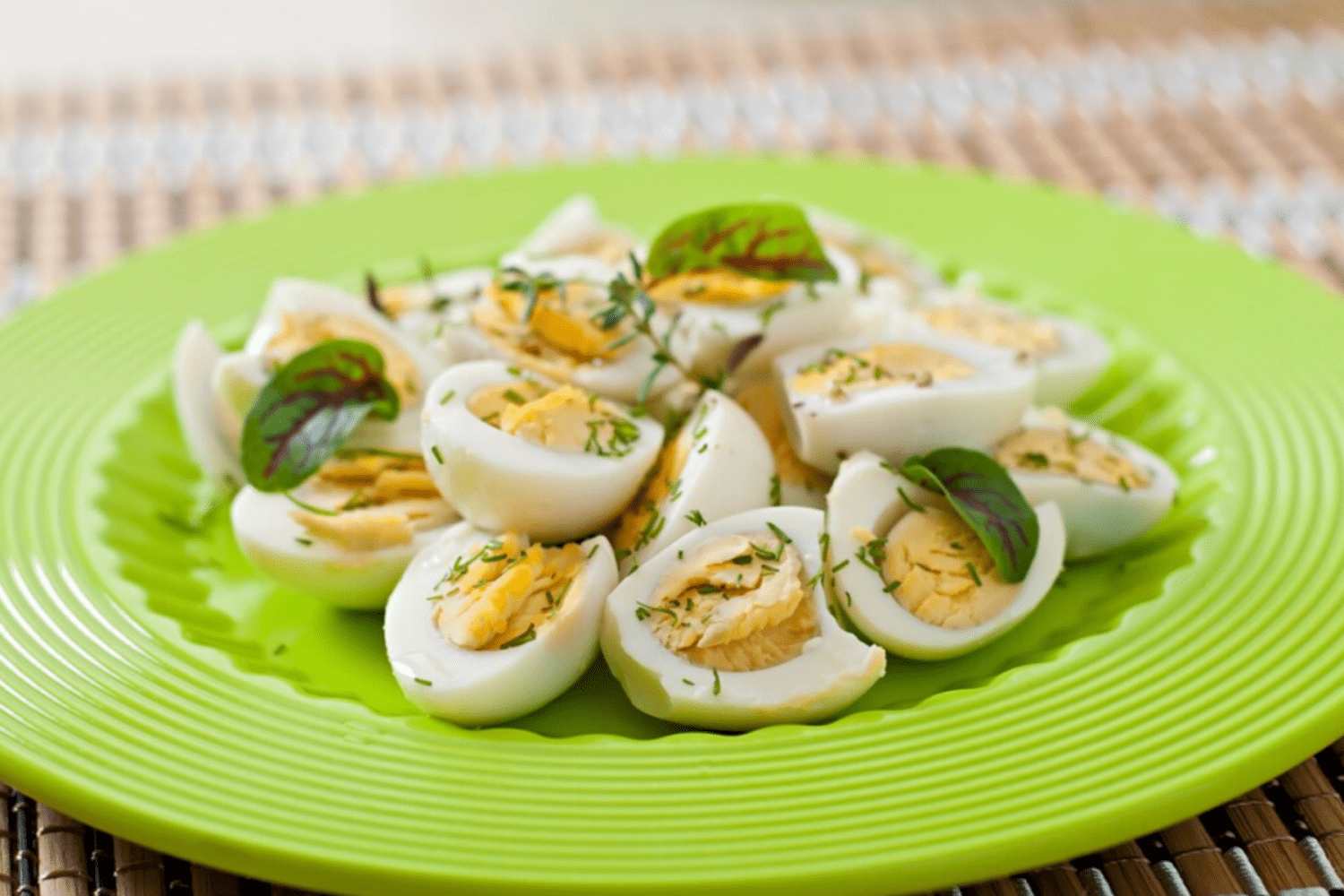 Кулінари розсекретили найсмачніші начинки для фаршированих яєць
