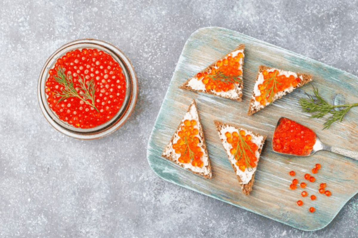 Кулінари розсекретили рецепт розкішної закуски з червоної ікри на Новий рік