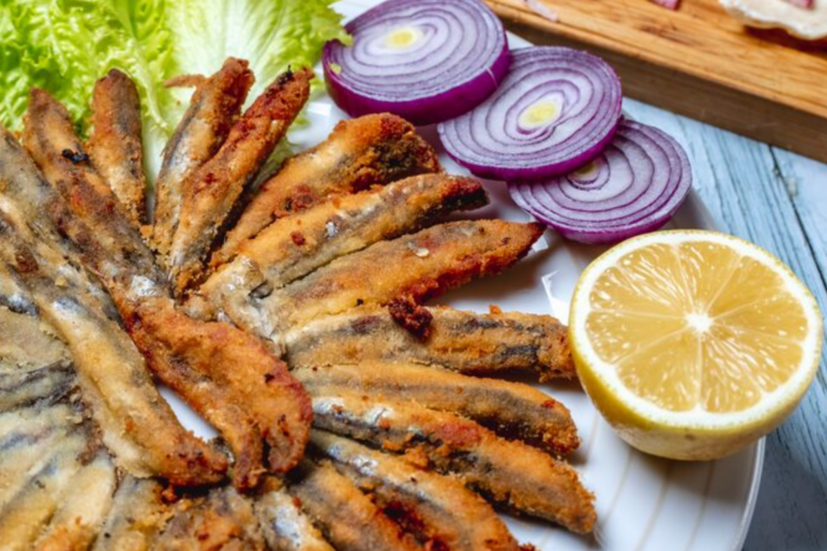 Кулінари розповіли, як приготувати смажену мойву в паніруванні – рецепт