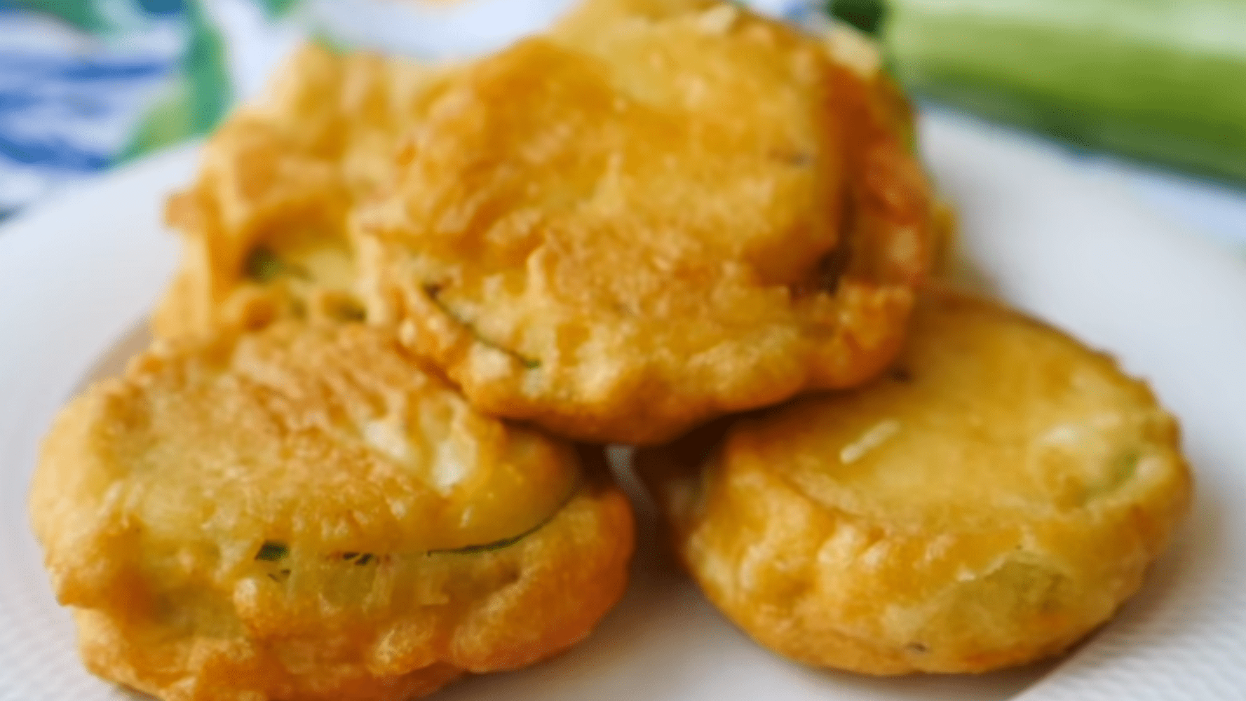 Кулінари поділились рецептом кабачків у клярі – бюджетно, доступно й легко Кулінари поділились рецептом кабачків у клярі – бюджетно, доступно й легко