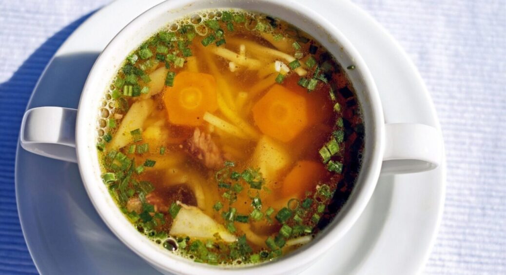 1 кулінарна хитрість – і суп як з дорогого ресторану: додайте це до страви для наваристості 