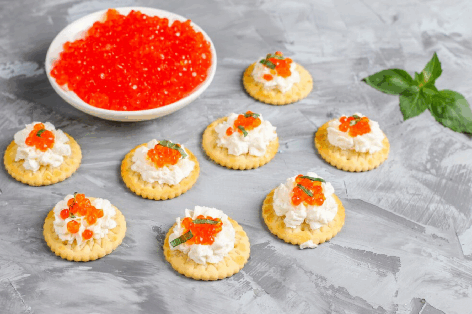 Кулінари розсекретили рецепт розкішної закуски з червоної ікри на Новий рік