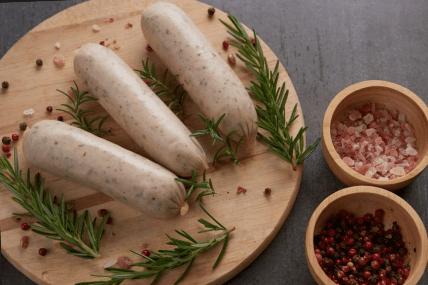 Кулінари розповіли, як приготувати домашню ковбасу з курячого фаршу Кулінари розповіли, як приготувати домашню ковбасу з курячого фаршу