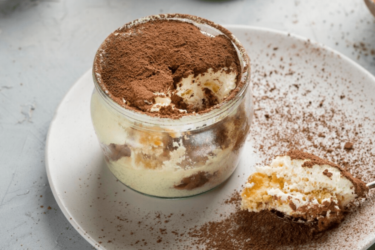 Кулінари поділились рецептом класичного тирамісу в стакані