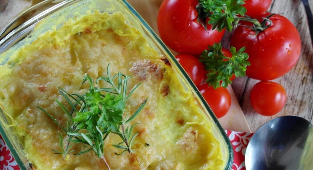 Супер запіканка з кабачків і картоплі з хрумким беконом — полюбиться всім, навіть свекрусі 