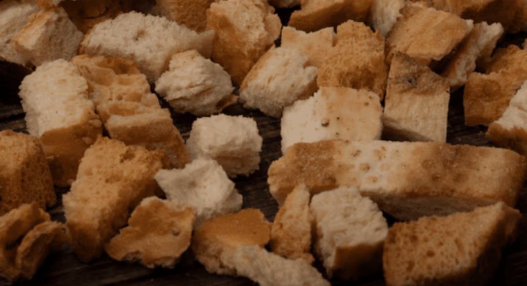 І на Цезар, і до супу, і до чаю: ці грінки з часником в мене виходять краще, ніж в ресторані 