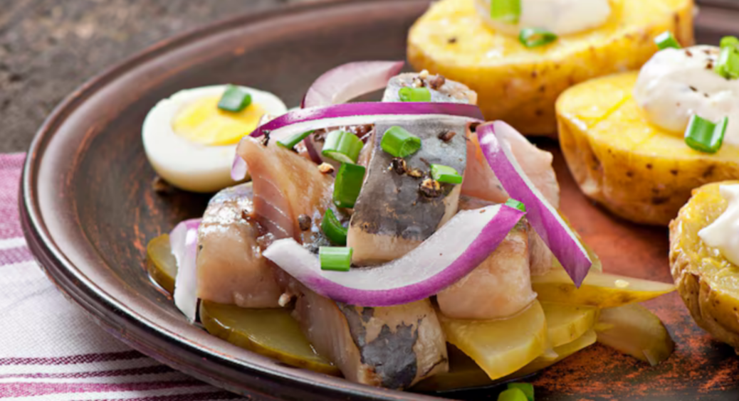 Хіт скандинавської кухні 2026 без зайвого клопоту: оселедець по-шведськи, у пряному маринаді 