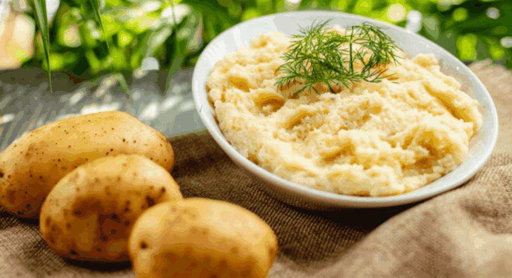1 продукт під час приготування – і пюре без грудочок та ароматне: що додати до картоплі 