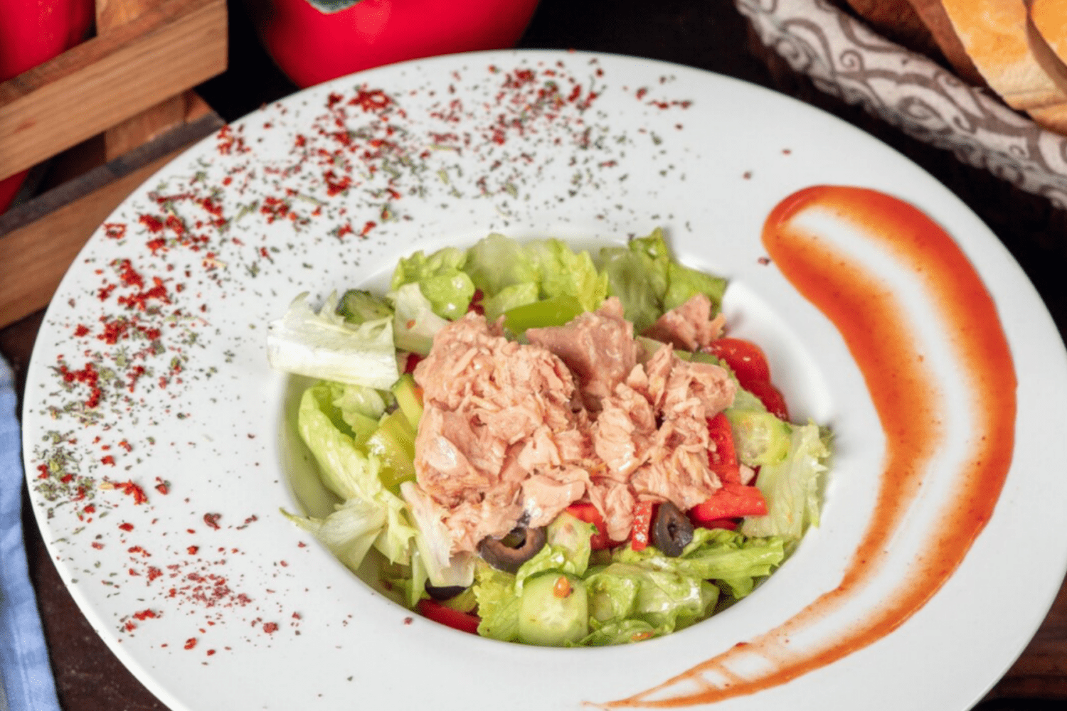 Кулінари розсекретили бюджетний рецепт салату з печінки тріски на Новий рік