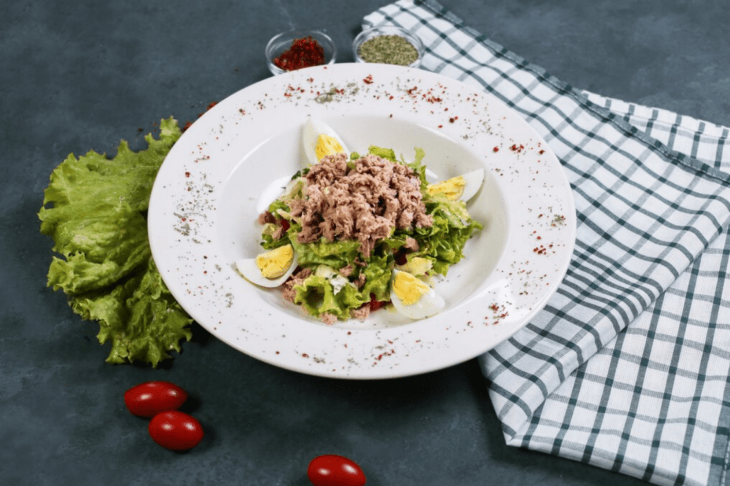 Кулінари розсекретили бюджетний рецепт салату з печінки тріски на Новий рік