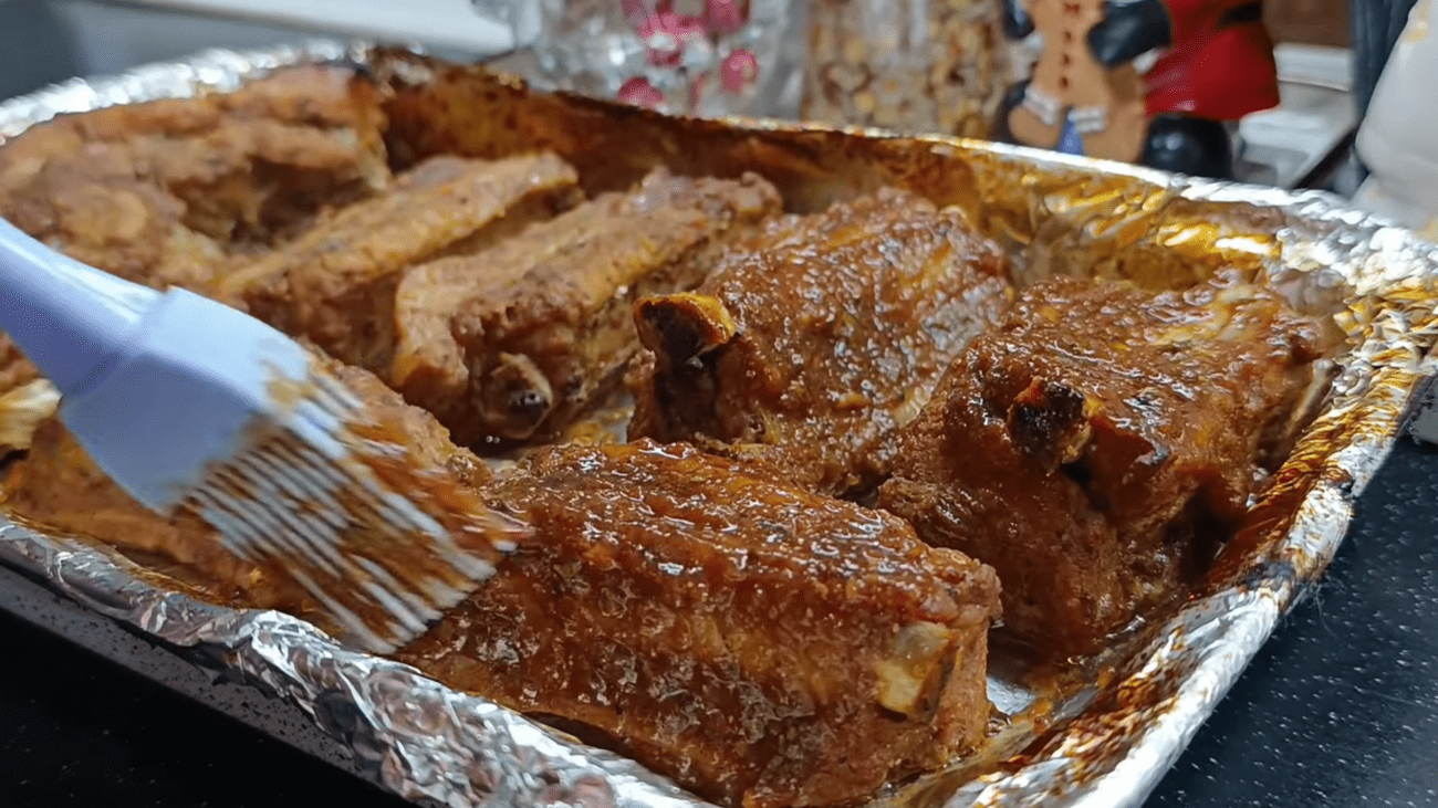 Кулінари розсекретили рецепт соковитих свинячих ребер у маринаді