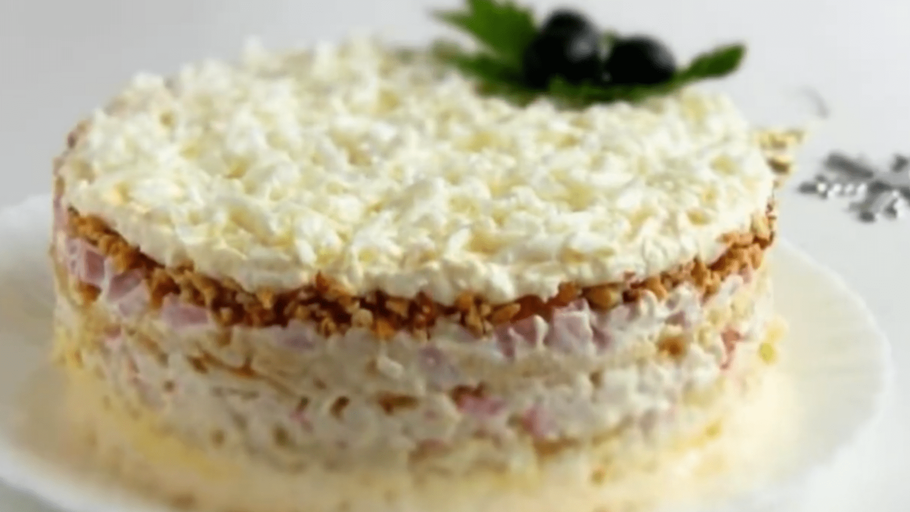 Кулінари поділились рецептом найніжнішого салату під назвою Сніжинка