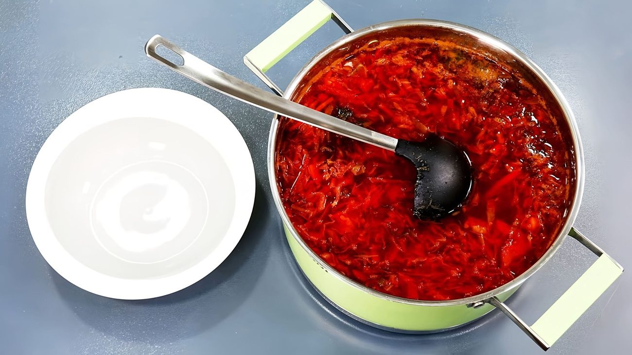 Кулінари розповіли, як приготувати швидкий і наваристий борщ за 30 хвилин