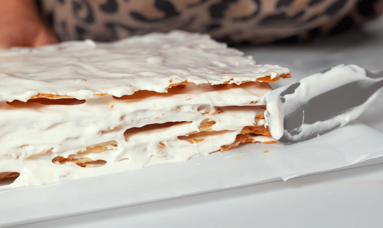 Рецепт Наполеона з тонкими хрусткими коржами та новим кремом