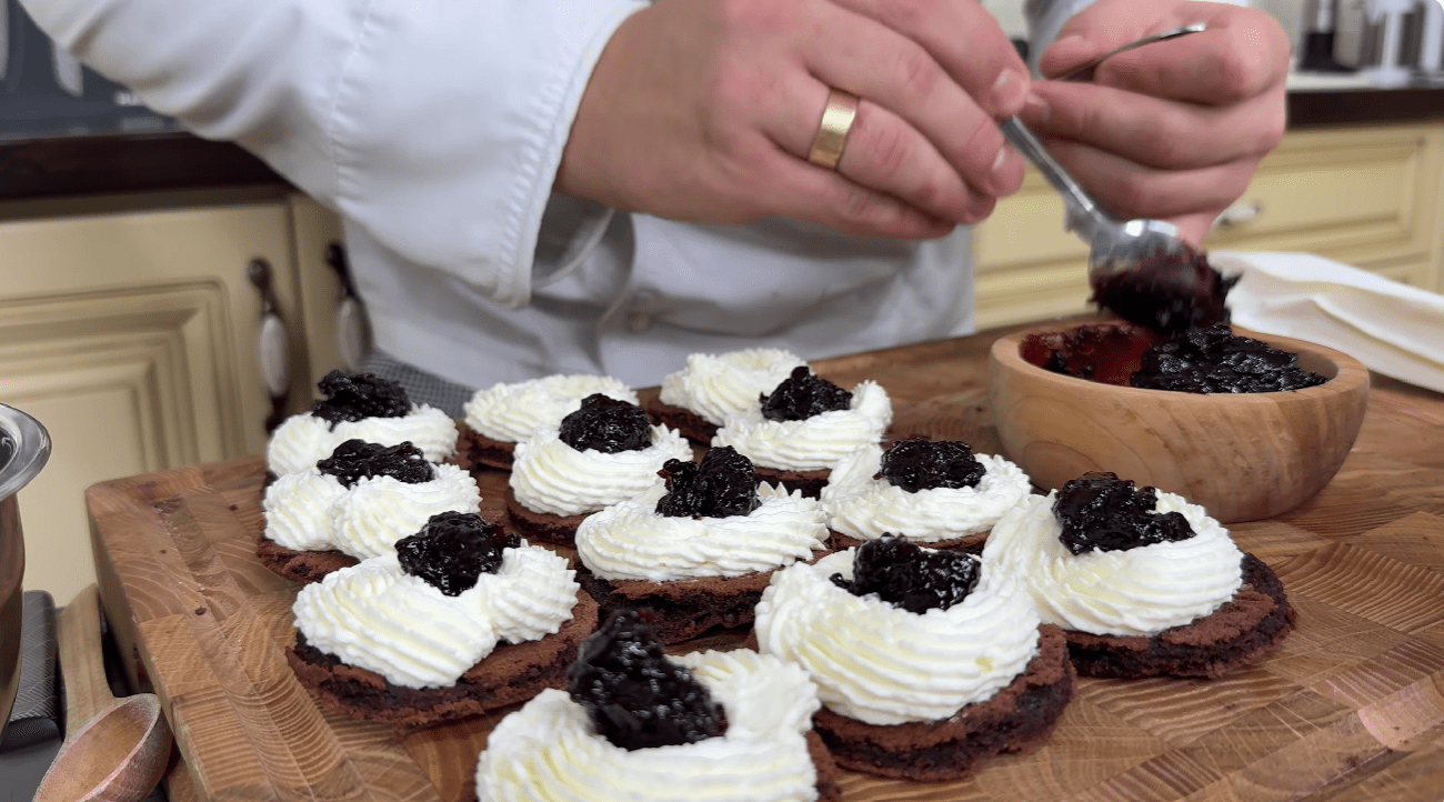 Рецепт святкового десерта: ці тістечка краще, ніж у магазині